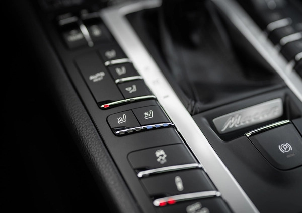 Porsche Macan cena 335900 przebieg: 105910, rok produkcji 2020 z Cedynia małe 379